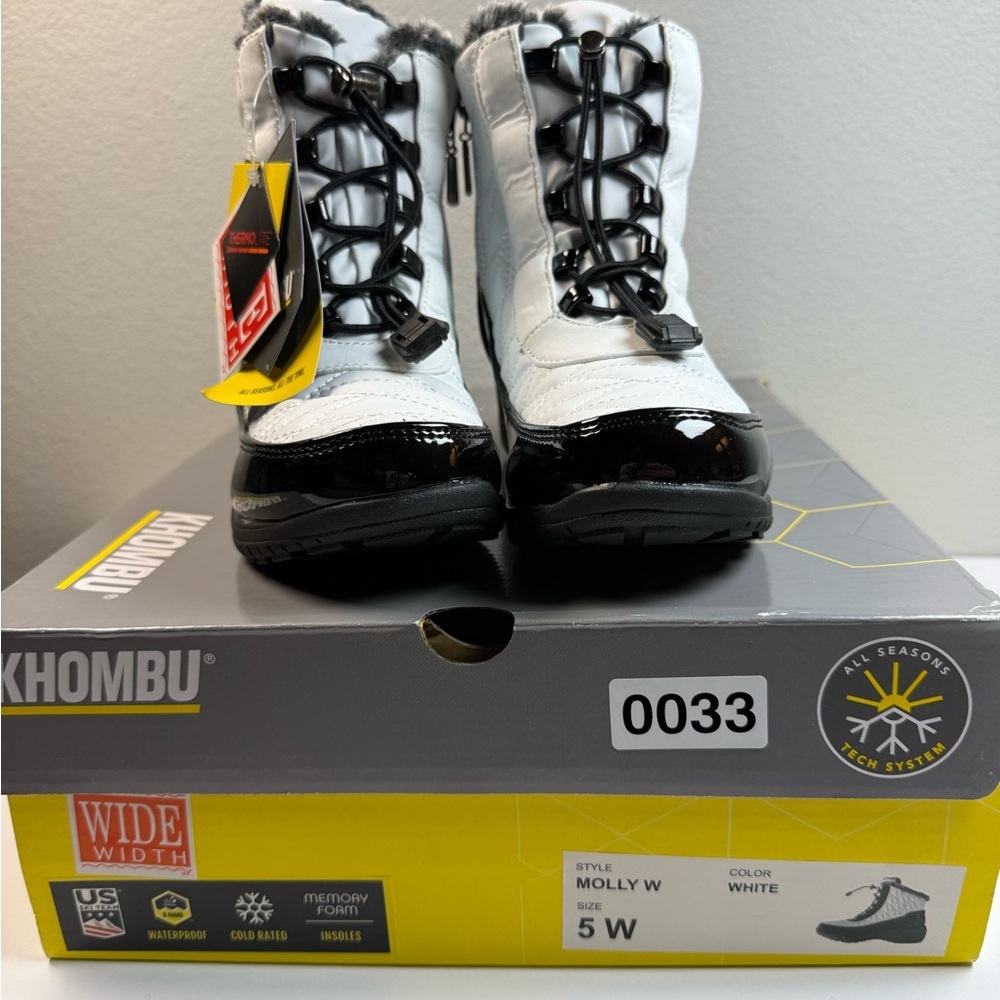 Khombu - White Quilted Winter Boots with Faux Fur Trim - Picture 7 of 8